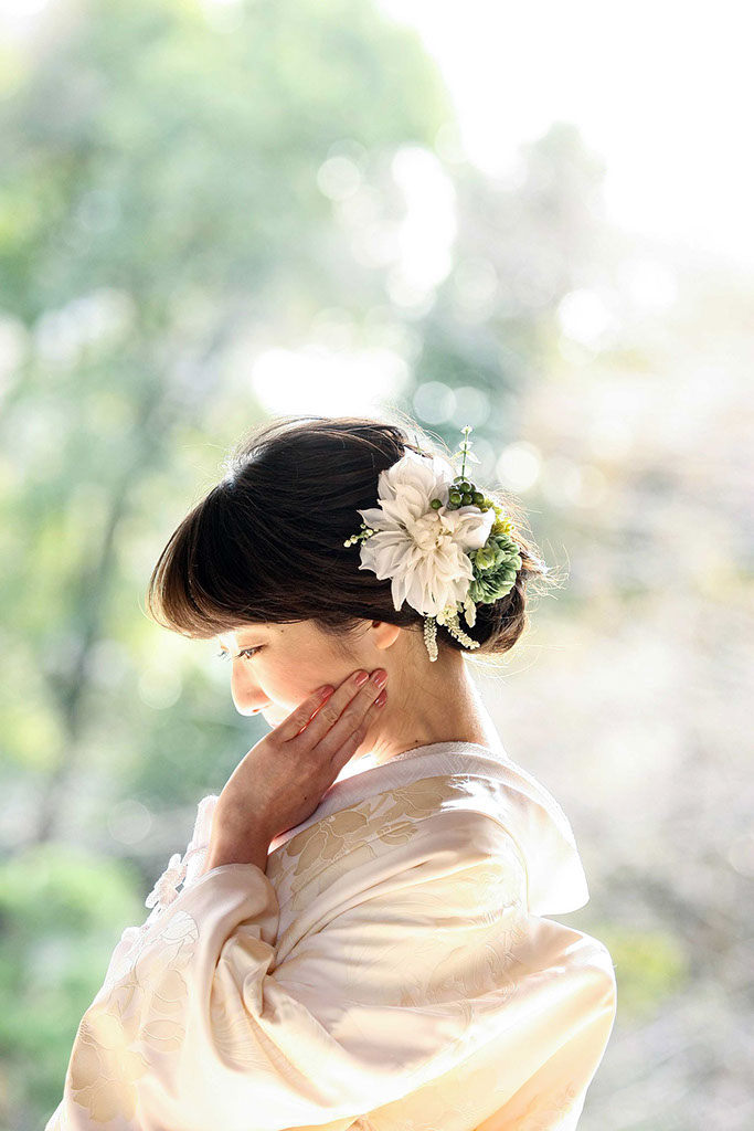 和装花嫁の美しい逆光写真